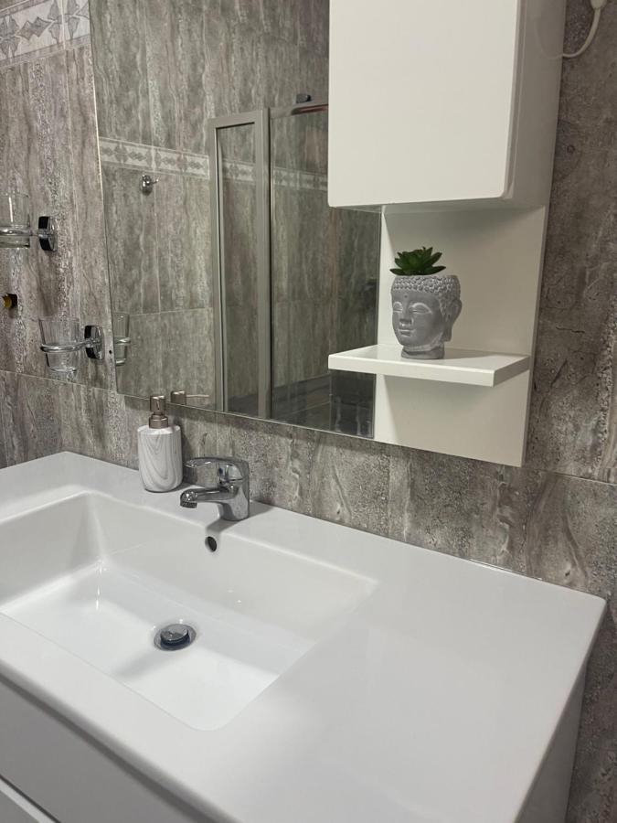 City Center Apartment Тирана Экстерьер фото